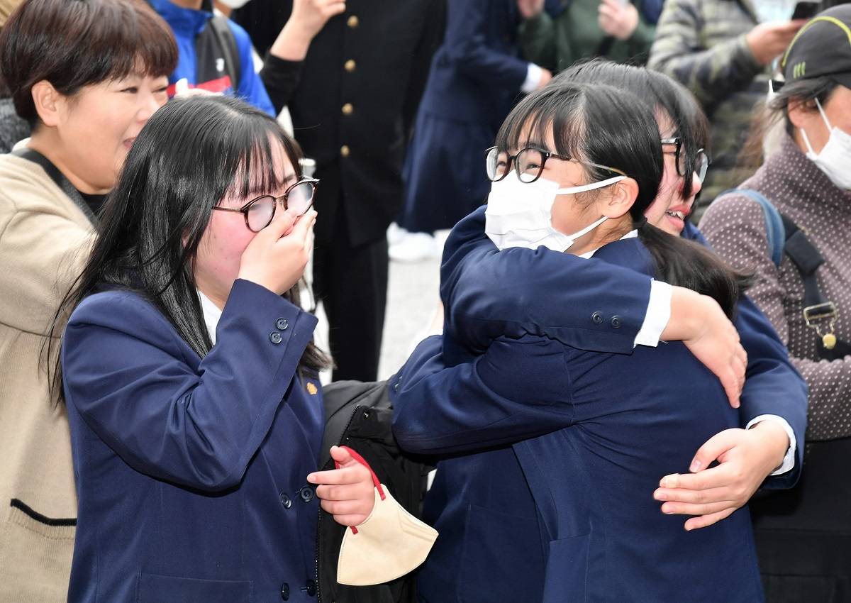 よっしゃ！」「受かったあ」県内公立高で合格発表 3353人