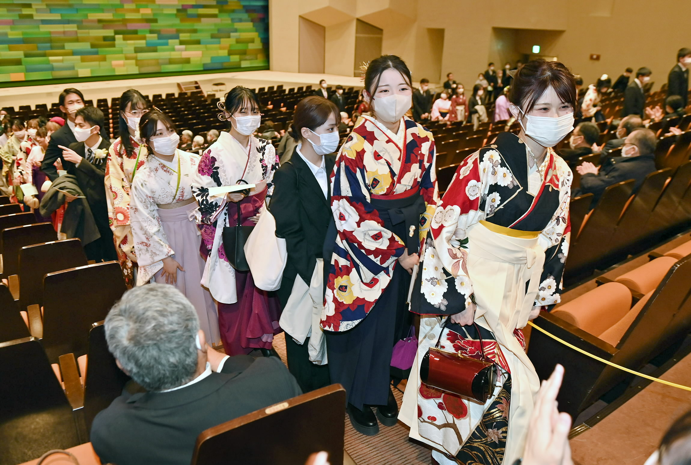 高知学園大学1期生98人巣立つ 「成長し続けたい」 高知市で卒業式