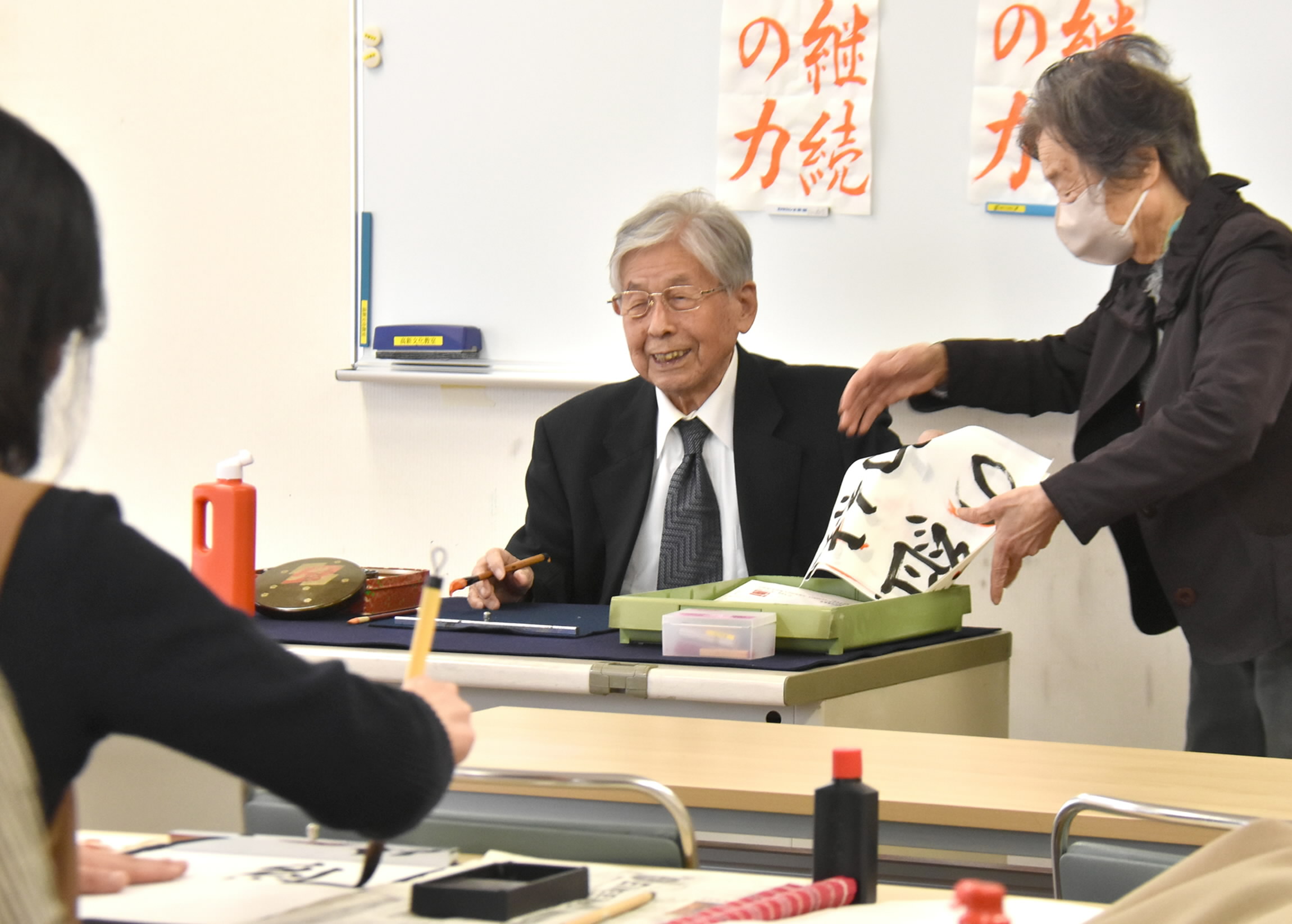 書道教え半世紀の96歳谷脇さん 最後の講座「書くことは一生続く