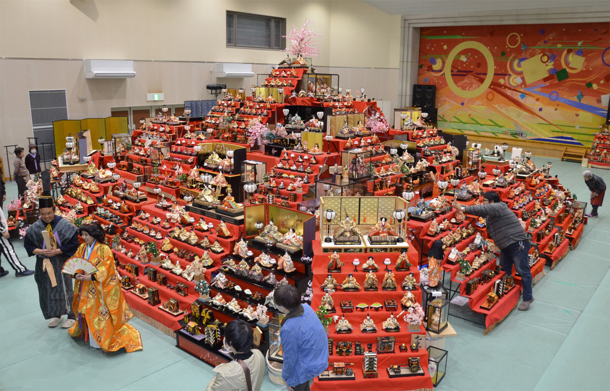 圧巻！巨大ひな壇 3／31まで 四万十町大正 | 高知新聞