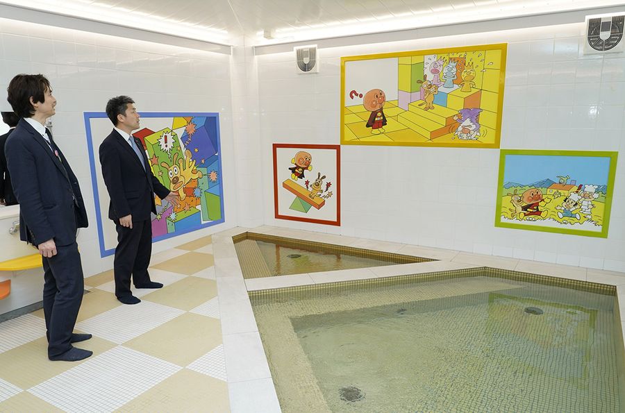 アンパンマンの絵本をモチーフに改修された大浴場=香美市香北町美良布のザ・シックスダイアリーかほくホテルアンドリゾート((C)やなせたかし)