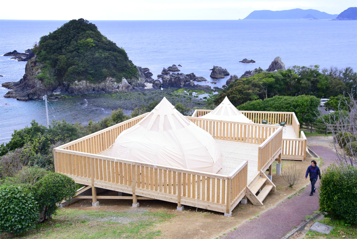 太平洋眺めグランピングを 樫西園地キャンプ場一新 高知県大月町
