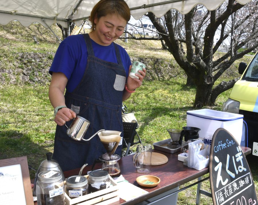 念願のコーヒー店を開業した中川じゅんさん（東洋町野根丙）