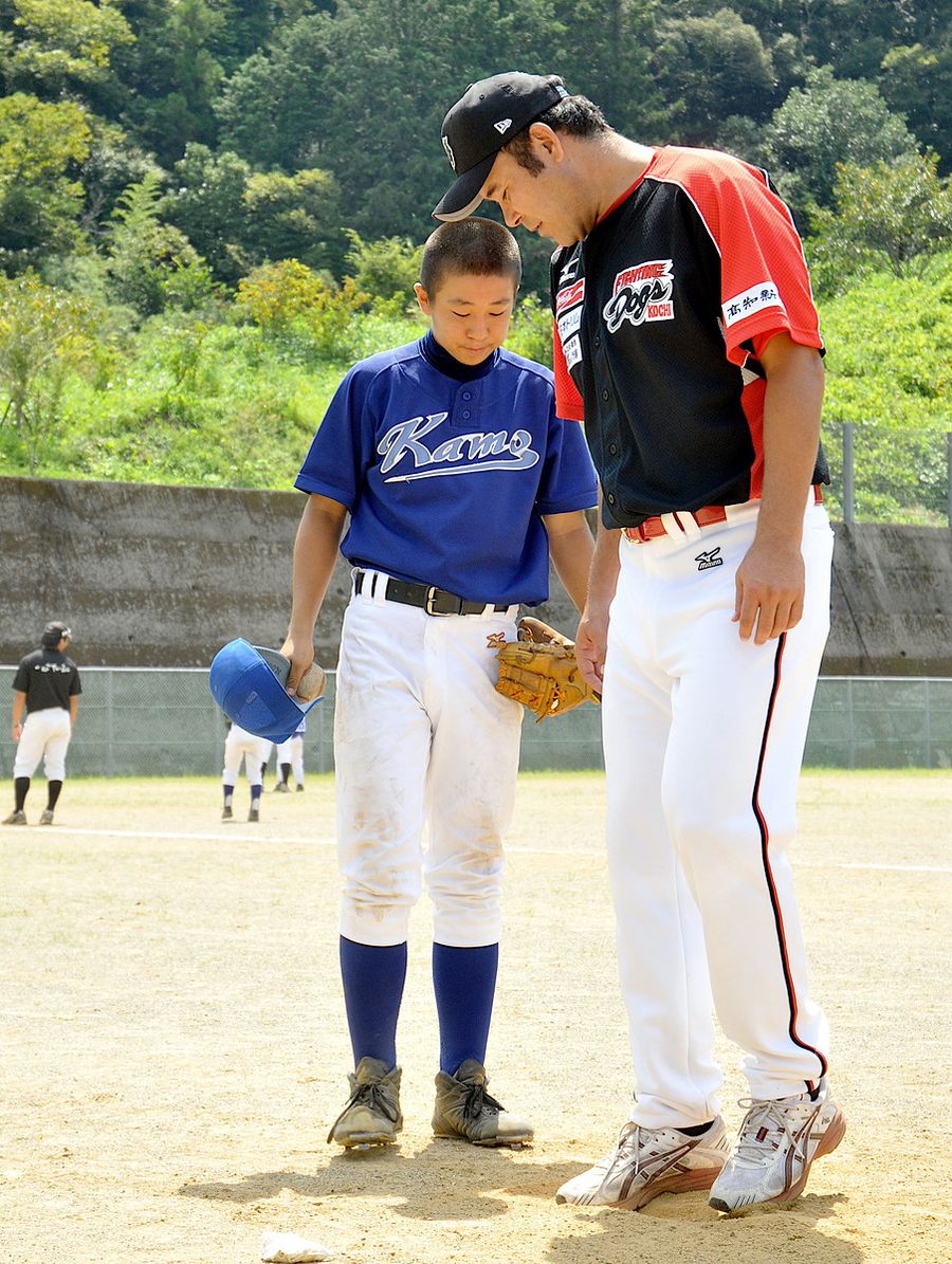 球児たちに直接指導(日高村総合運動公園)