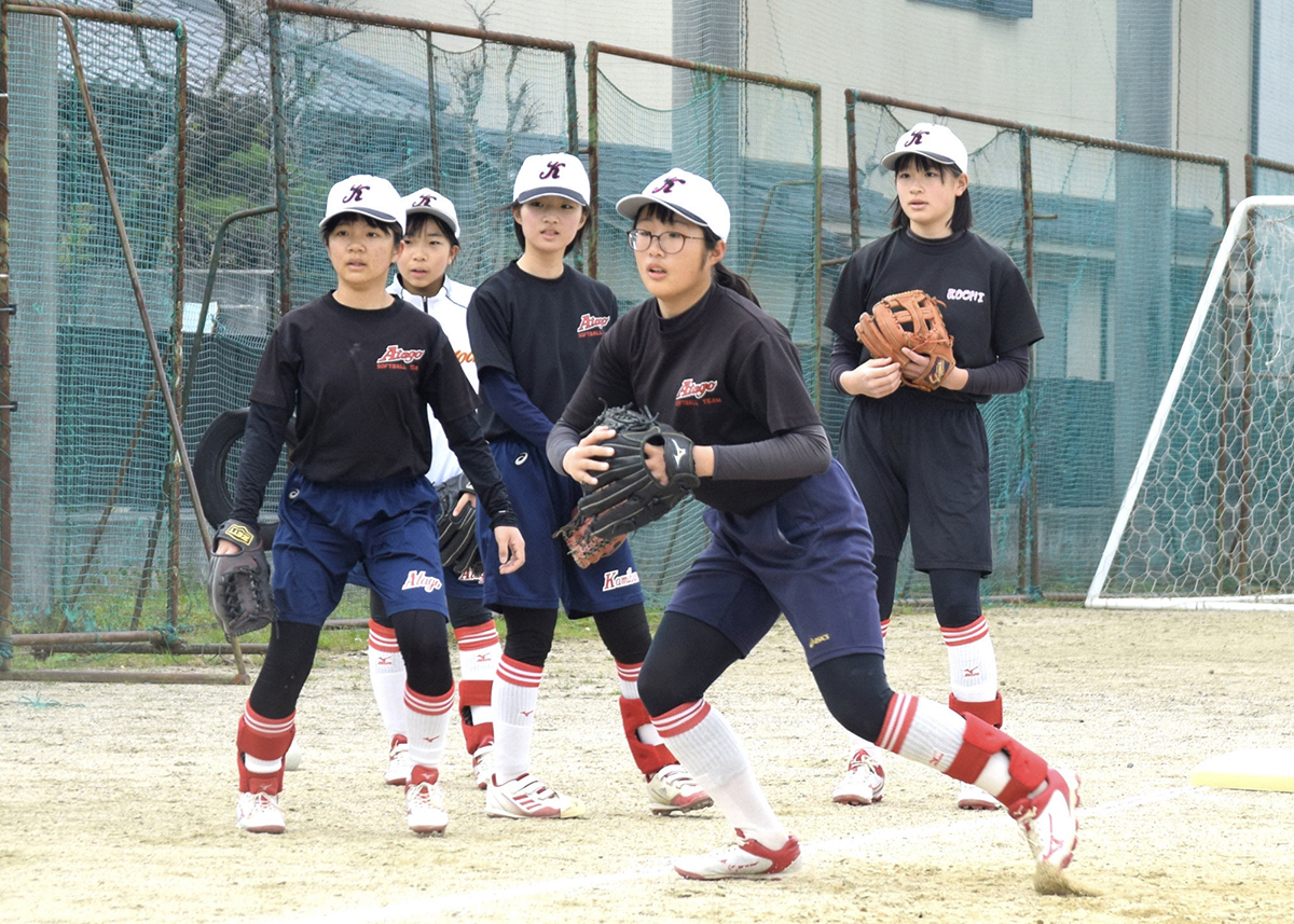 中学女子ソフト、部員求む！高知県内わずか5人 選手らアピール