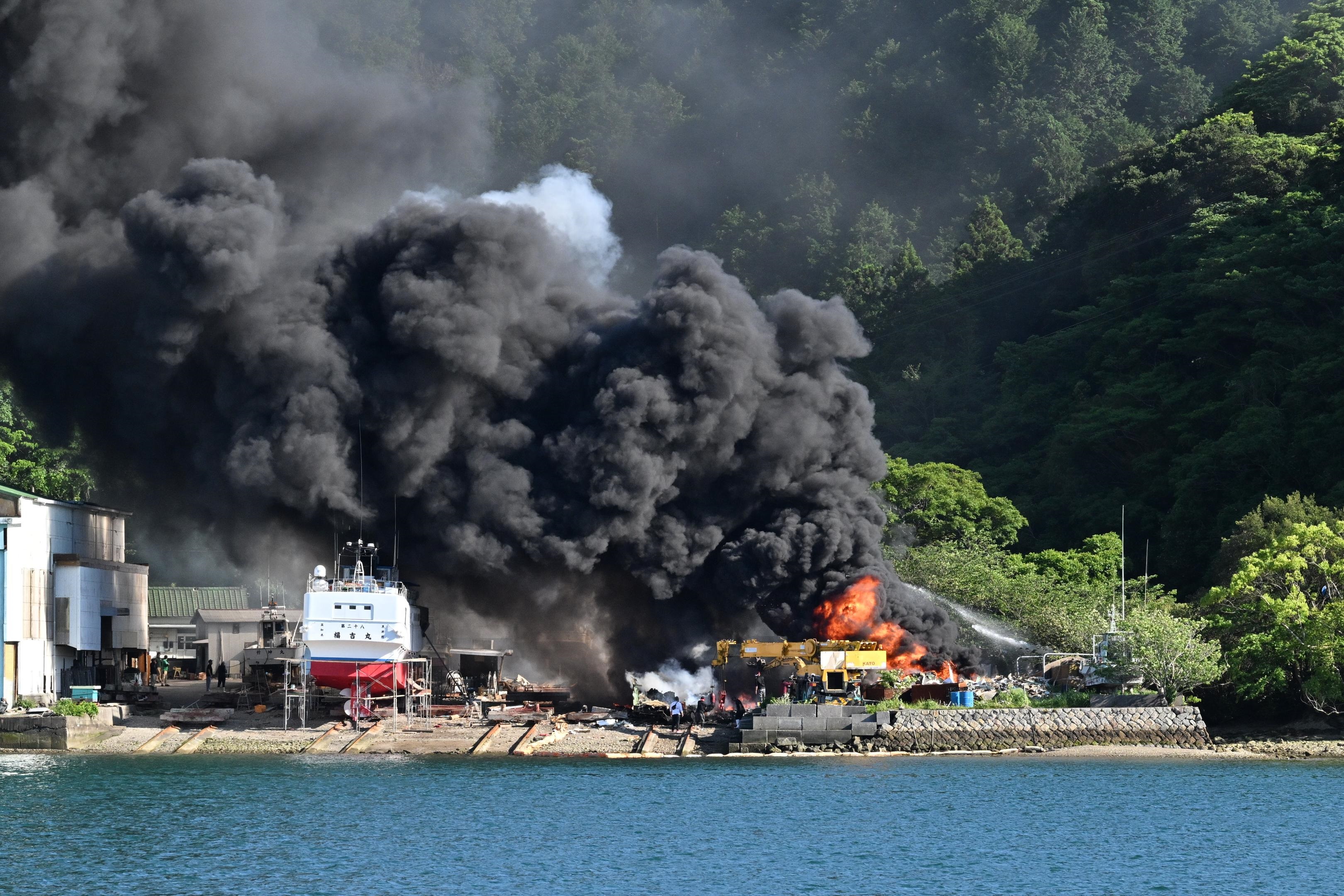 造船所の廃材焼く 1人やけど 高知県土佐清水市 | 高知新聞
