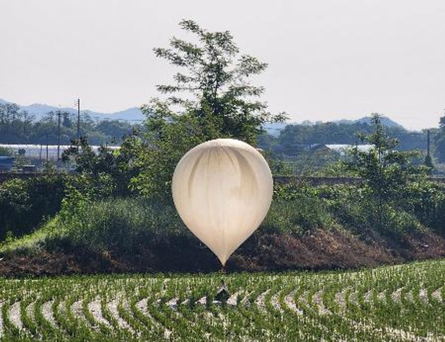 金与正 汚物風船は「誠意の贈り物」 拾い続けろと金与正氏 | 高知新聞