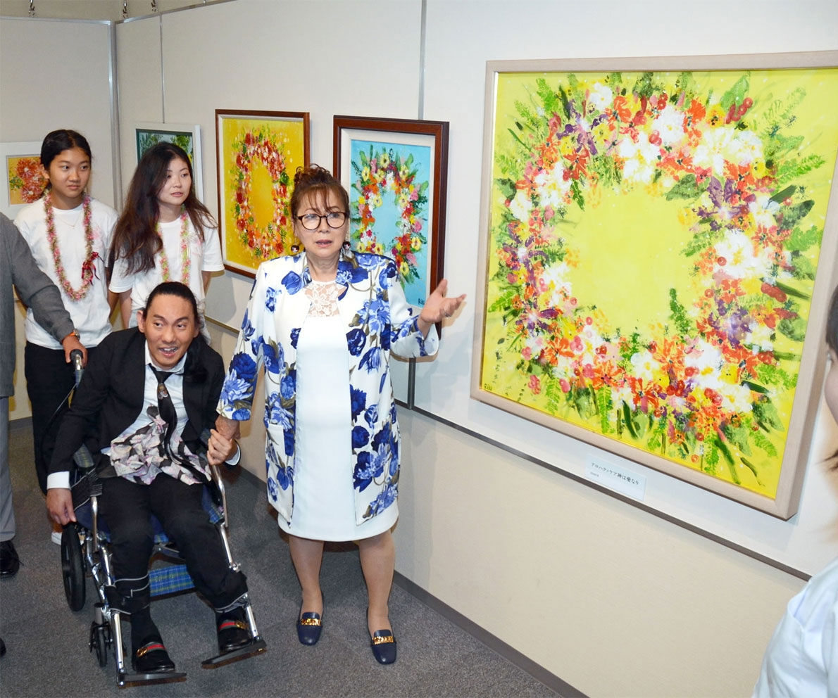 これが自分だ」絵で表現 脳性まひの画家、浅井力也さん 高知市で個展