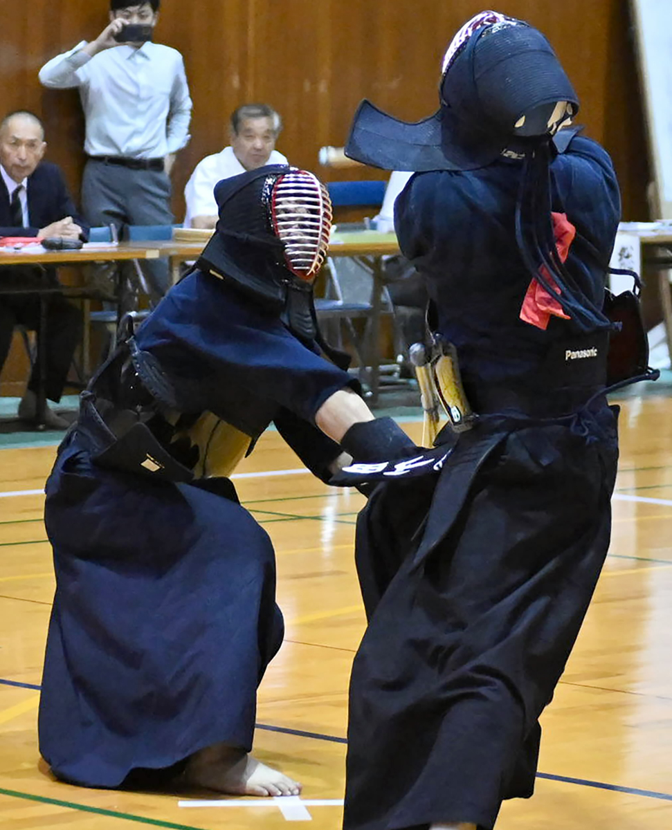 高知県警A、接戦制し栄冠 Bチームも8強 西日本勤労者剣道 | 高知新聞