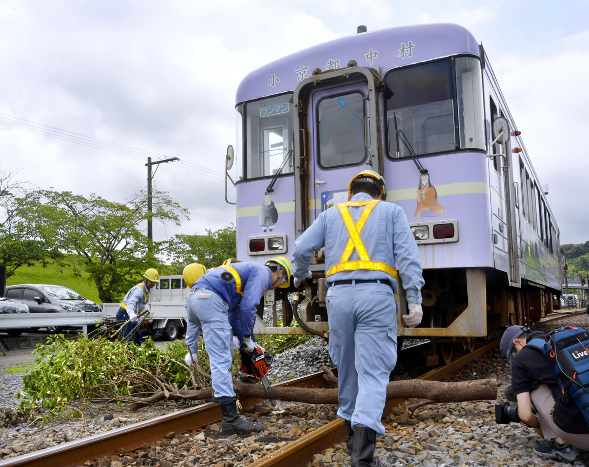 土佐くろしお鉄道が倒木想定訓練 高知県四万十市 | 高知新聞