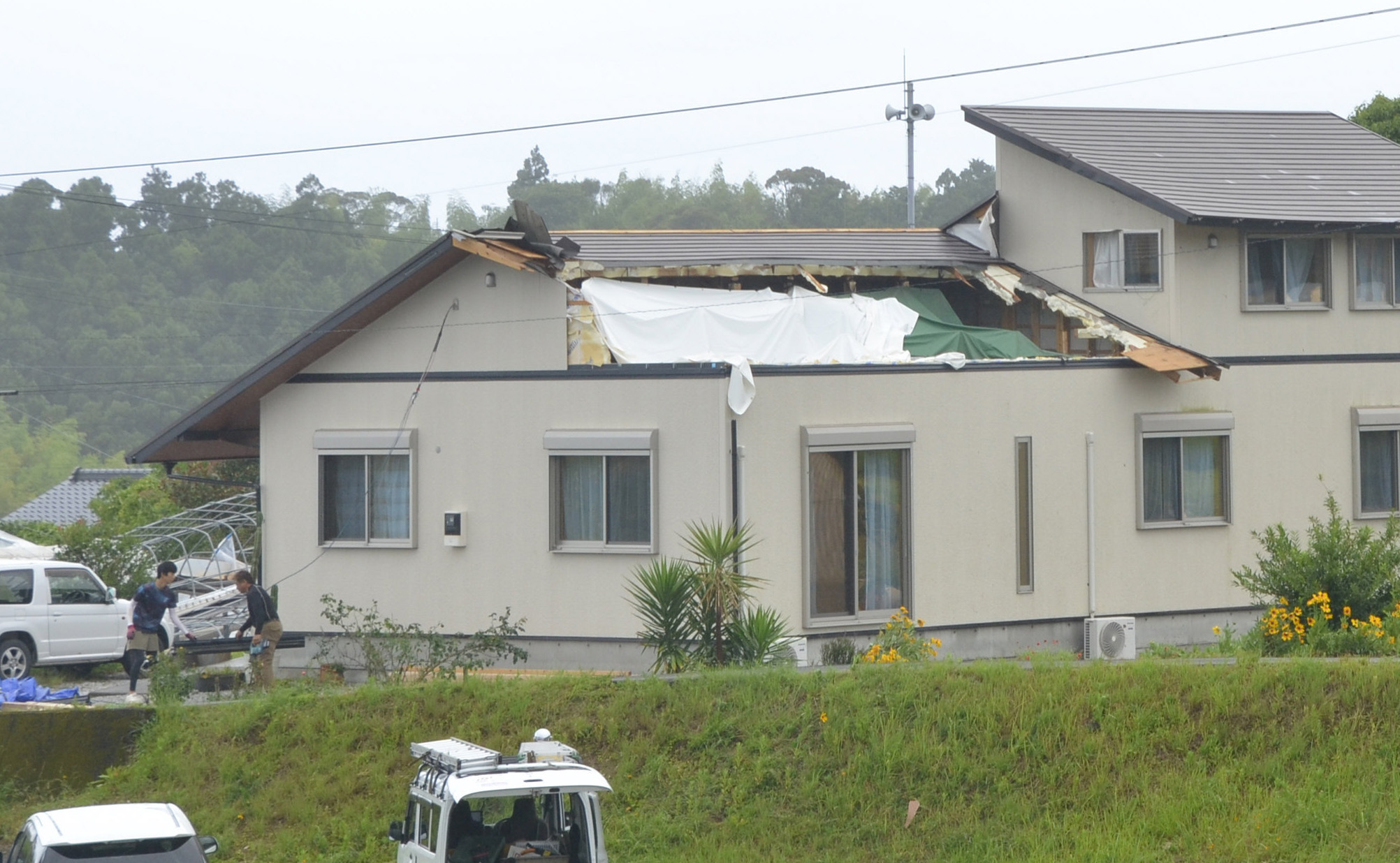 田野町で竜巻か 民家の屋根飛ばされる 高知県 | 高知新聞