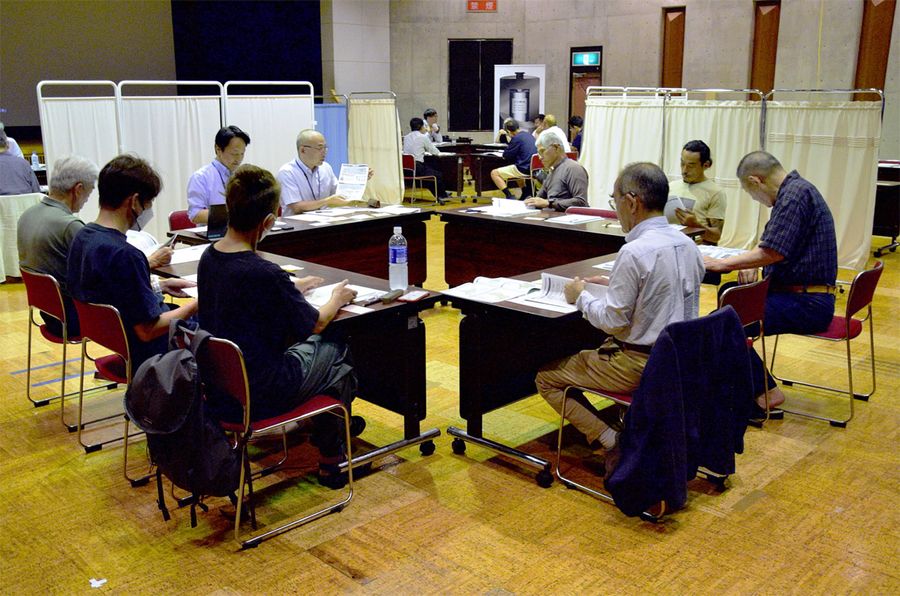 高レベル放射性廃棄物最終処分場について意見を交わした説明会（宿毛市中央２丁目の宿毛文教センター）