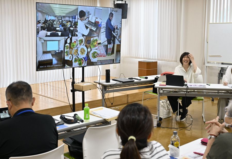子どもシェルターの紹介をする竹村和花さん（土佐清水市越前町の渭南病院）