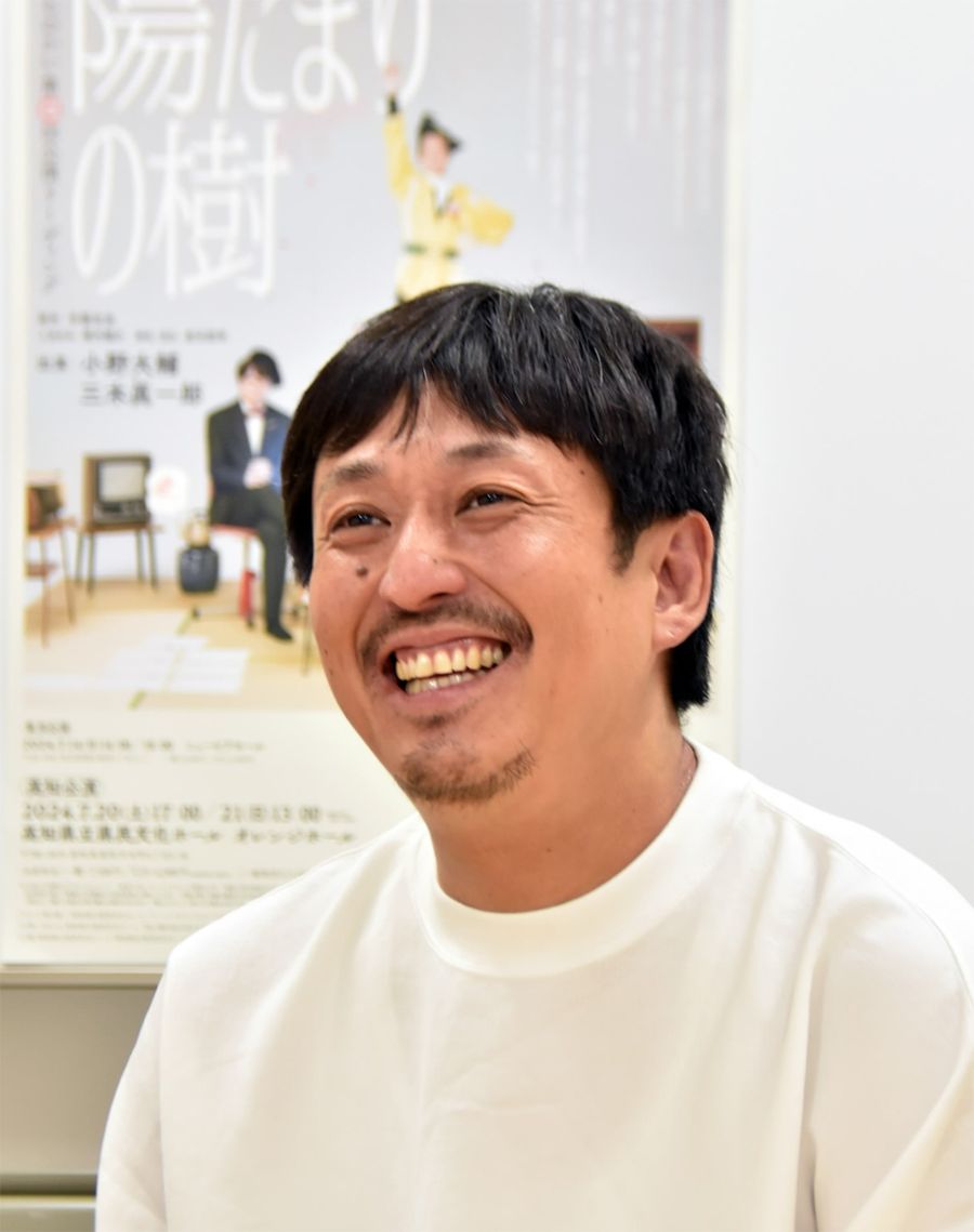 「地元で頑張る友達に励まされ、東京で『自分も負けないぞ』と思ってやってきた」と語る倉本朋幸（高知市の県民文化ホール）