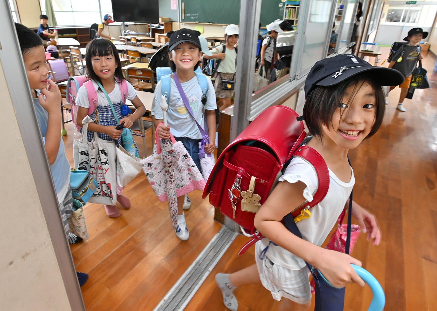 さあ夏休み、何に挑戦する？ 高知県内小中学校で終業式 | 高知新聞