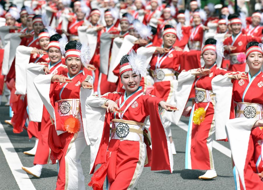 昨年のよさこい祭り。今年は追手筋本部競演場と上町競演場の演舞が生配信される