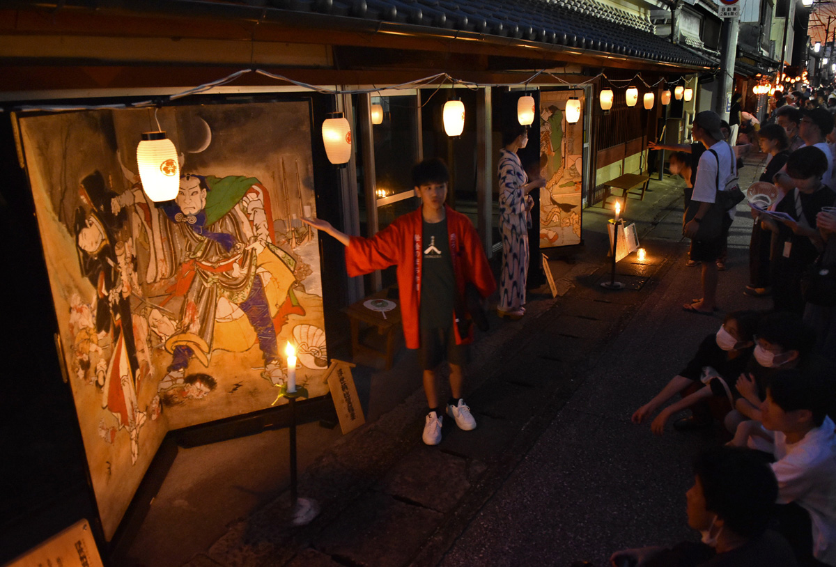 妖しげに夜を彩る芝居絵「土佐赤岡絵金祭り」7／21まで高知県香南市