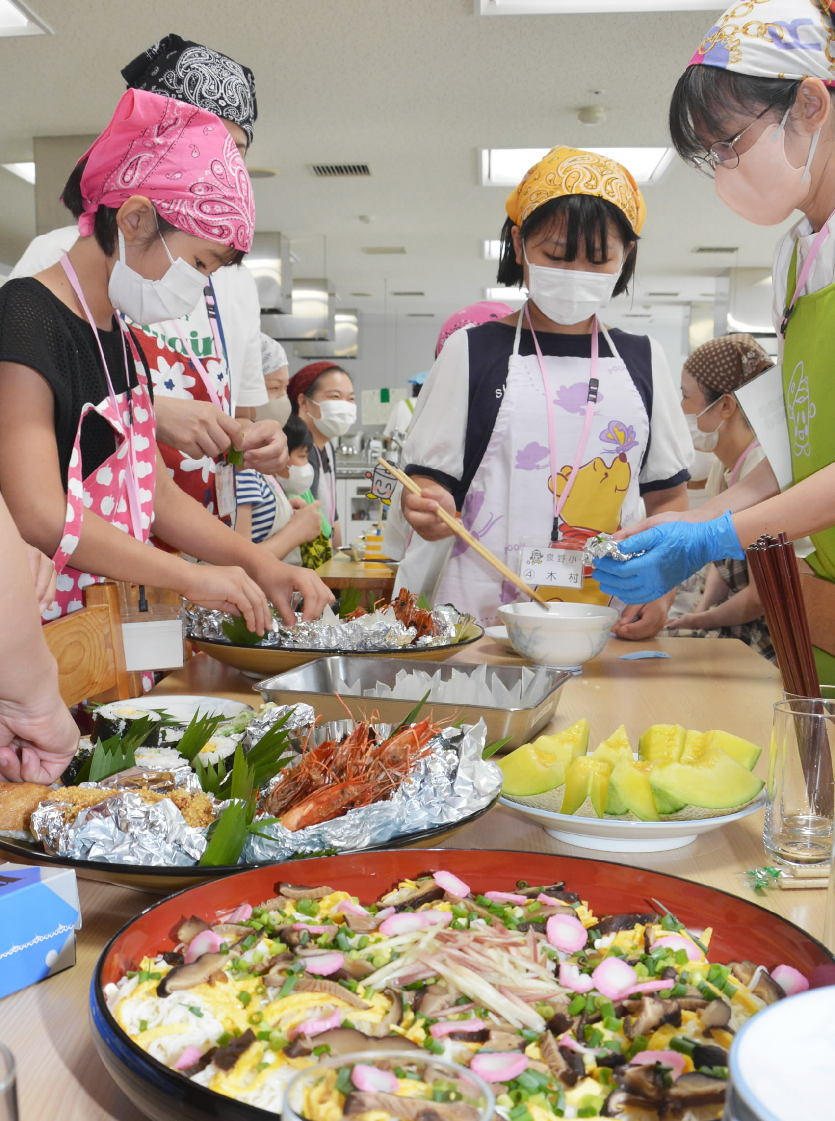 高知の伝統・皿鉢料理に親子が挑戦 高知市で教室 | 高知新聞