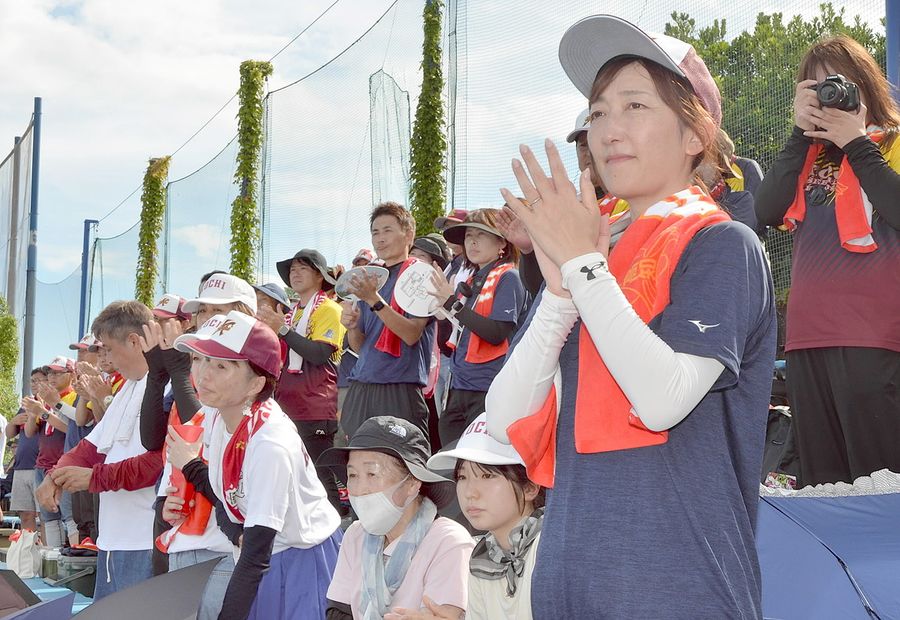 ようやりきった」 高知スタンド ナインねぎらう ―高校野球高知大会決勝 
