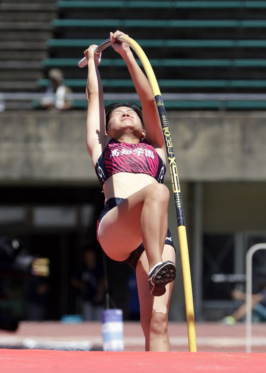 【女子棒高跳び決勝】３メートル６０を跳び１１位だった高知・鈴木夢桜