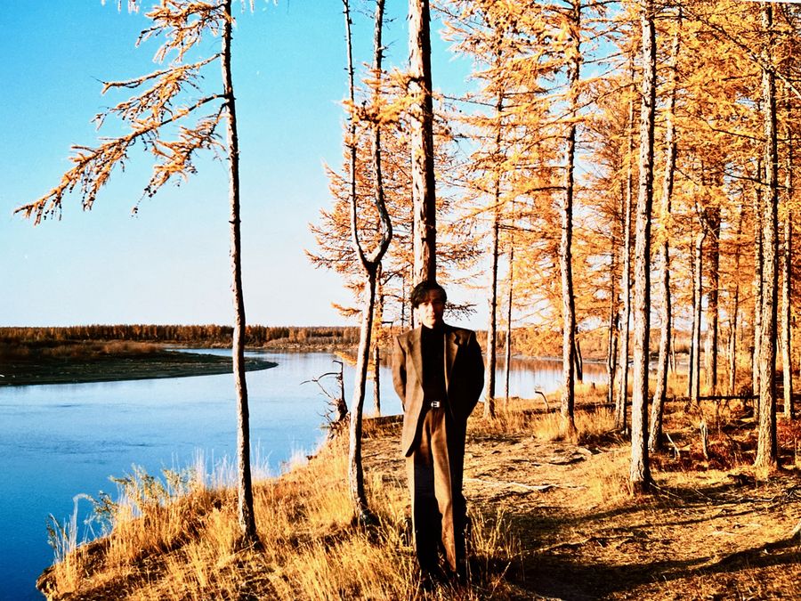 タイガの北限、カラマツの林に立つ。私はさらに北上し、北極圏のツンドラへ向かった（１９９１年９月）