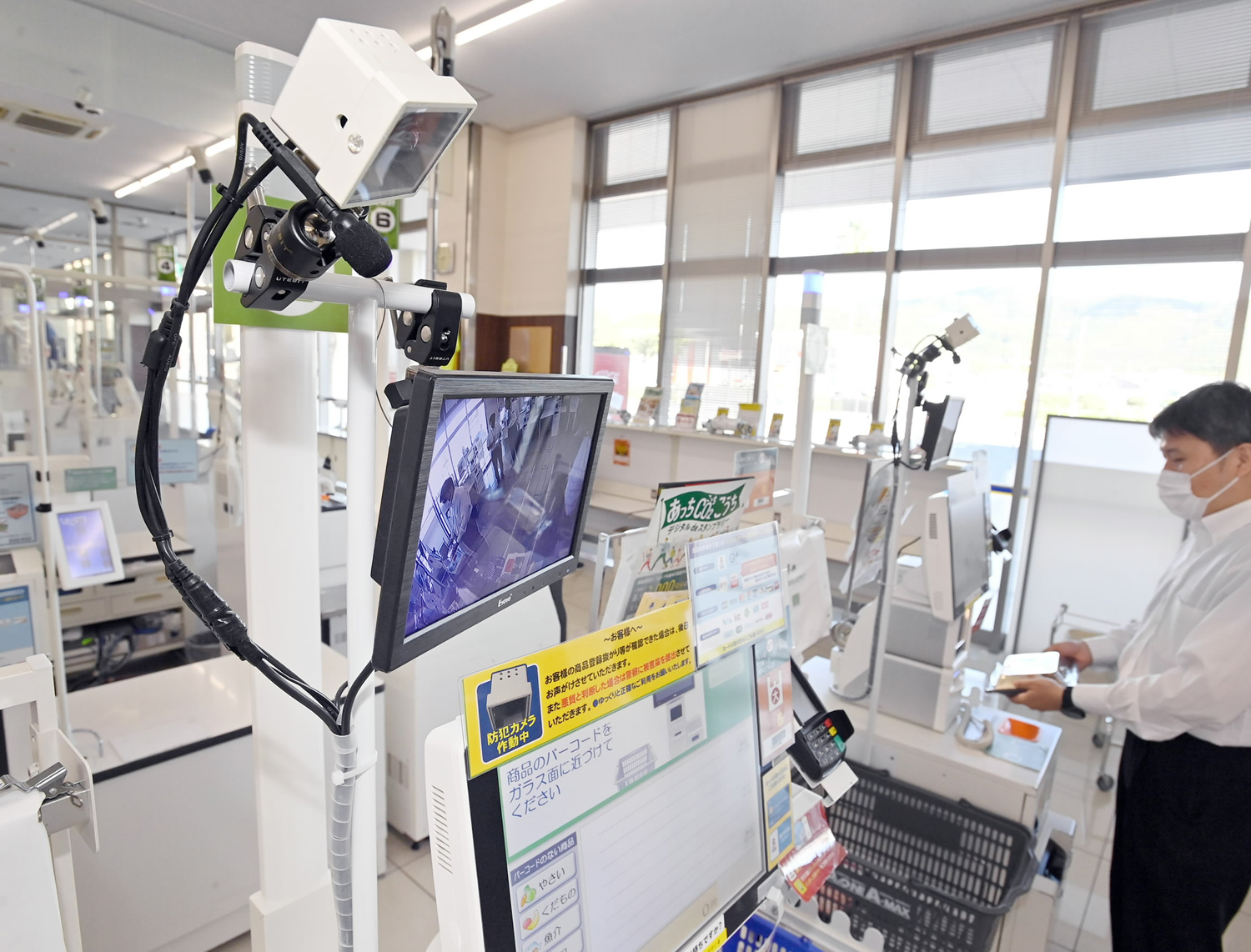 セルフレジで万引横行！？ 高知県内のスーパーで抑止へ声かけ、監視