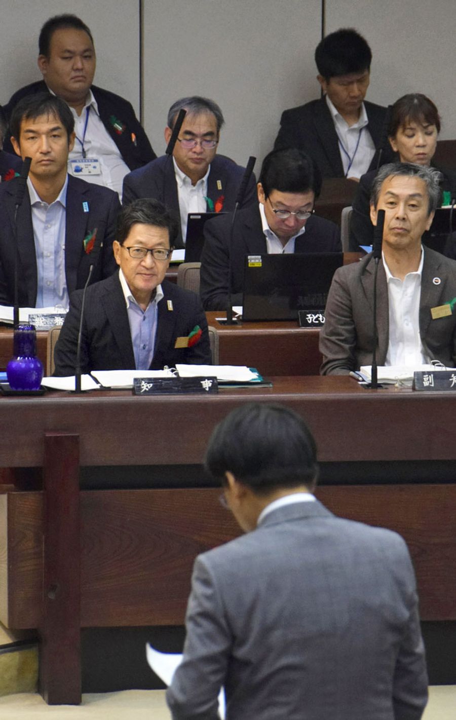 ７人が登壇した県議会質問