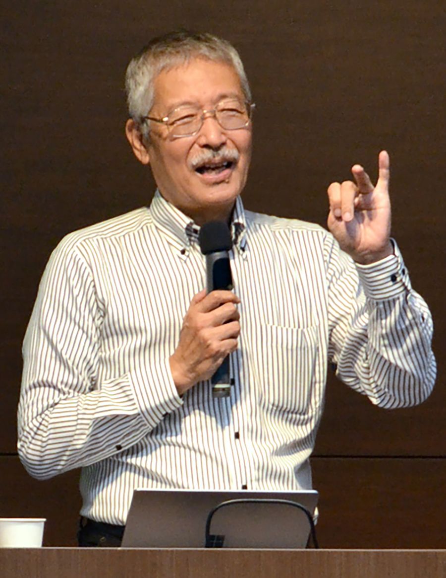 認知症を前向きに捉える大切さを訴えた山口晴保さん（高知市知寄町２丁目のちより街テラス）