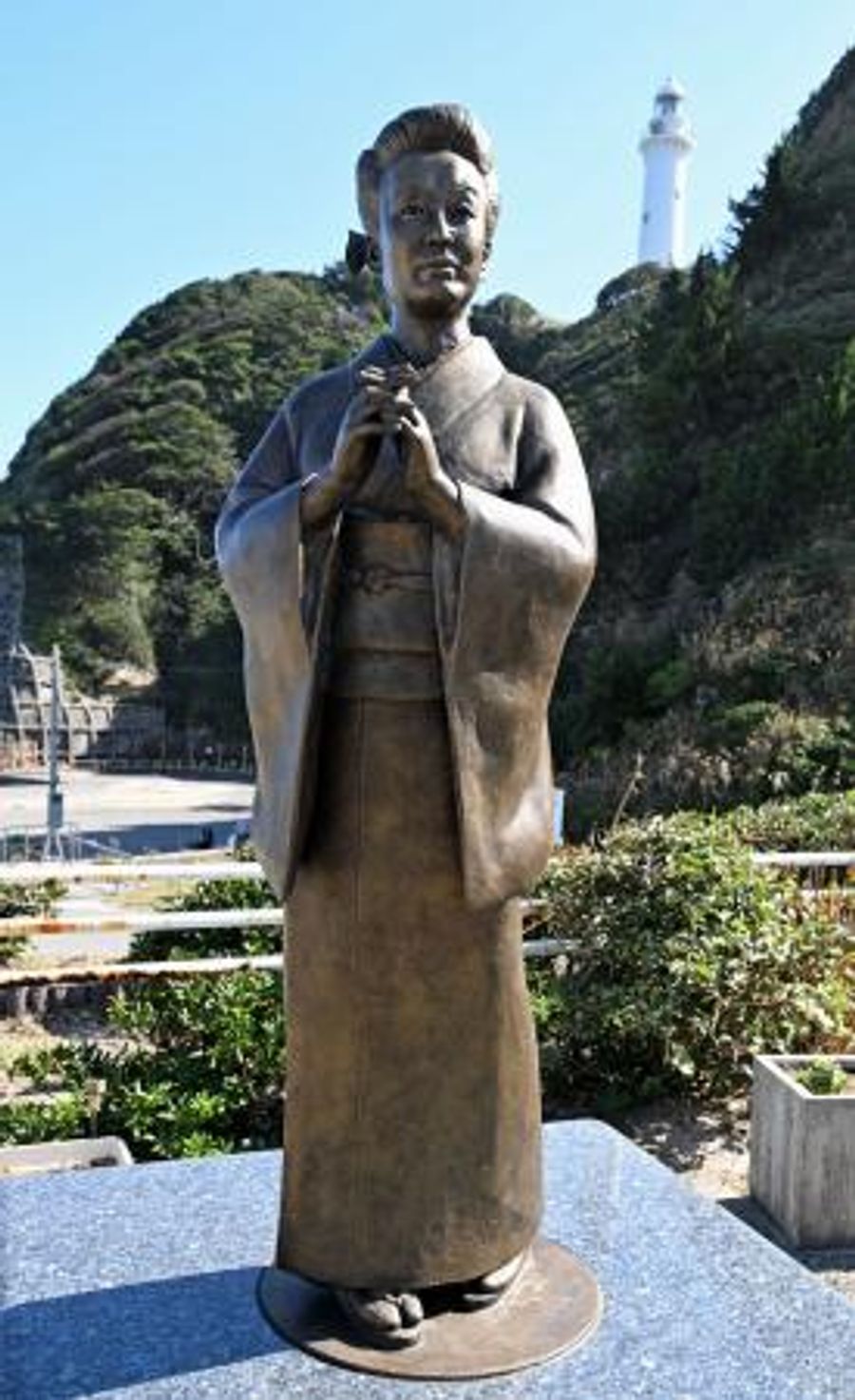 美空ひばりブロンズ像 オルゴール