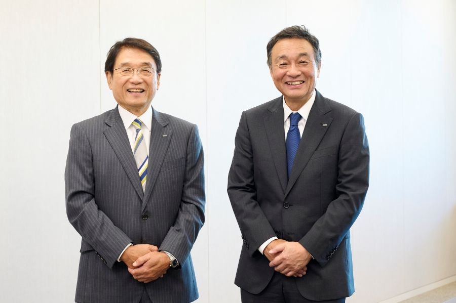 三愛オブリ株式会社の金田凖・代表取締役会長（左）と隼田洋・代表取締役社長