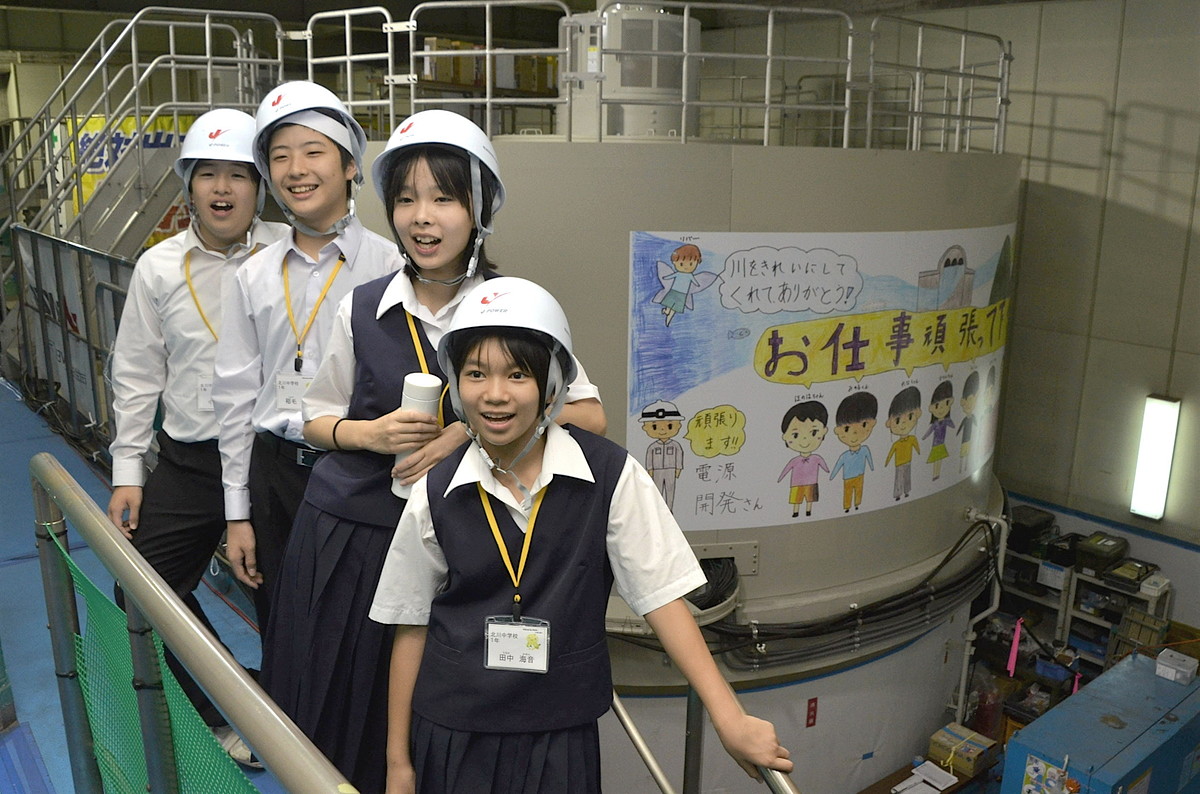 水力発電の64年ぶり新設備に地元生徒の絵 北川村の長山発電所 | 高知新聞