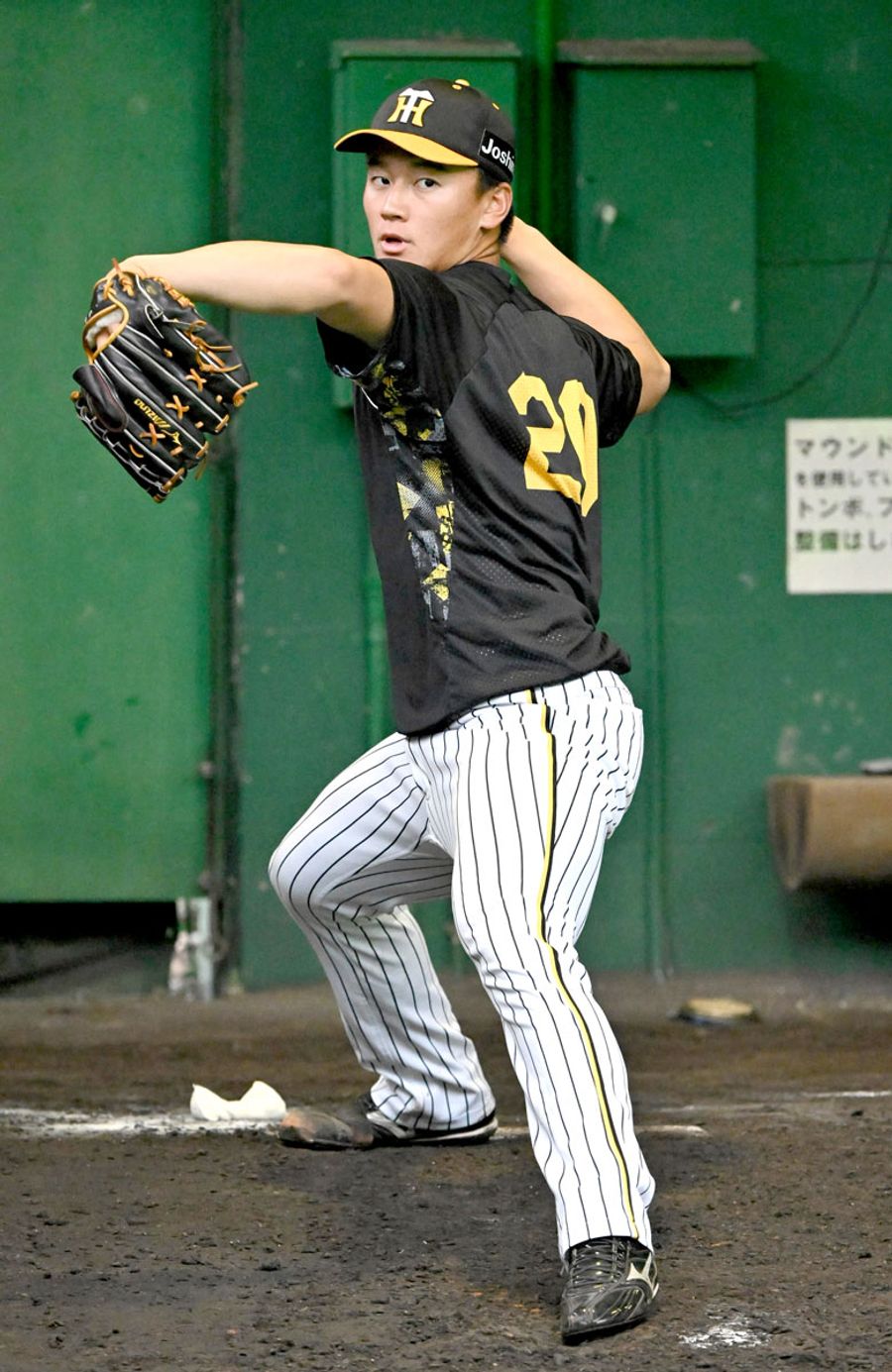 投球リズムを意識した練習に取り組む森木（安芸球場＝河本真澄撮影）