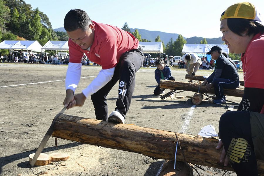 6年ぶり開催で歓声が山にこだました西土佐運動会(四万十市西土佐用井の西土佐中)