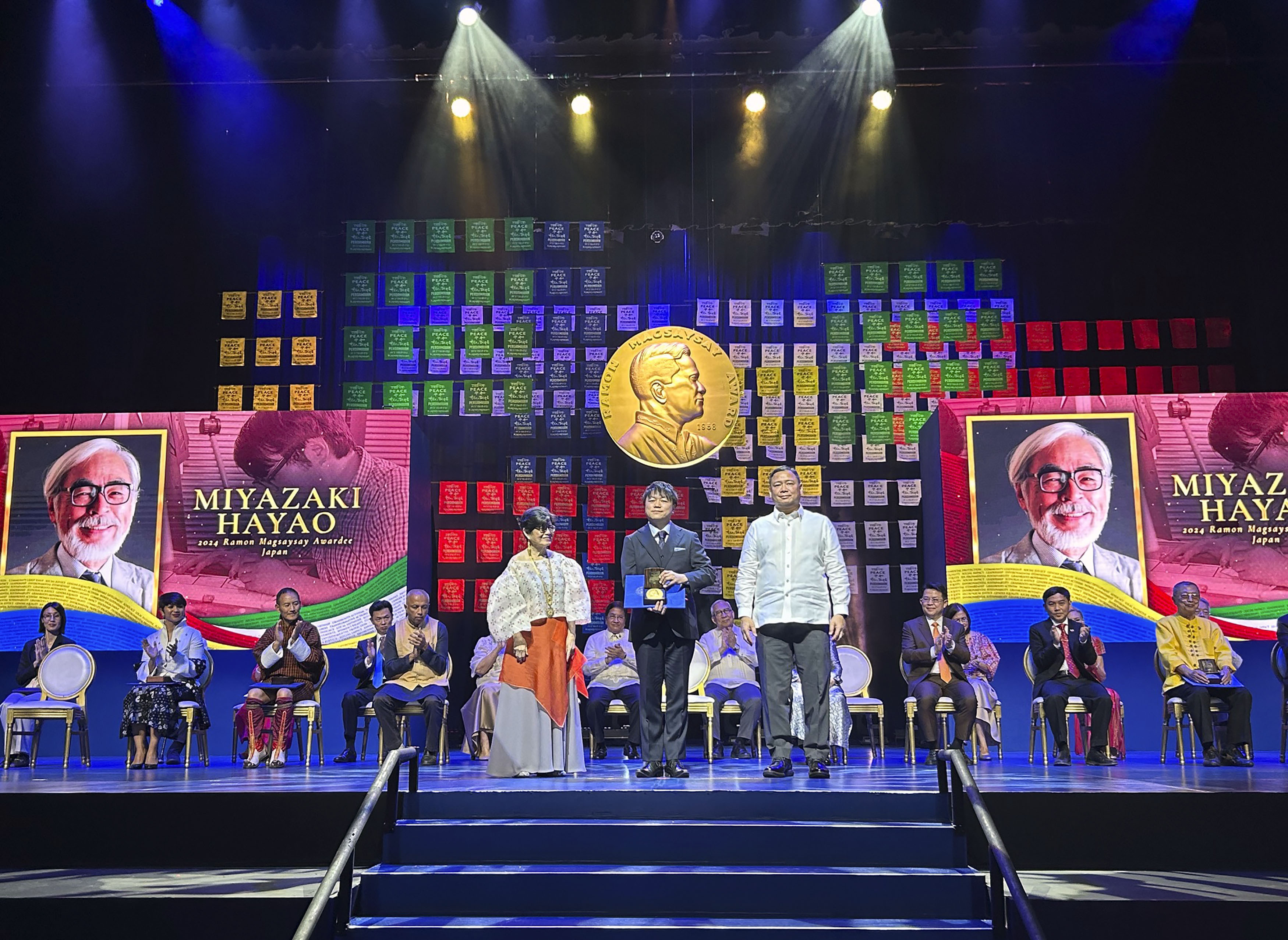 宮崎駿の新聞記事 宮崎駿の千と千尋の神隠し、新聞記事