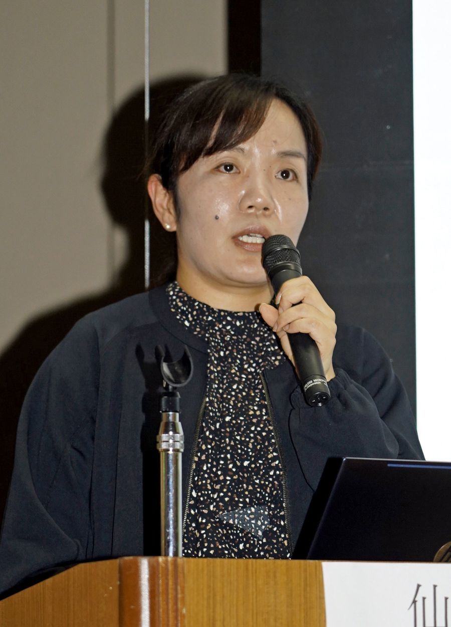 やなせたかしさんの生涯や作品が残したメッセージについて語る仙波美由記事務局長（香美市香北町韮生野の保健福祉センター香北）