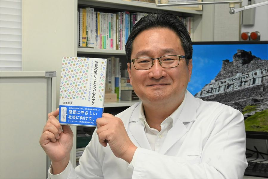 感覚の問題の研究に取り組む高橋秀俊さん（南国市岡豊町小蓮の高知大学医学部）