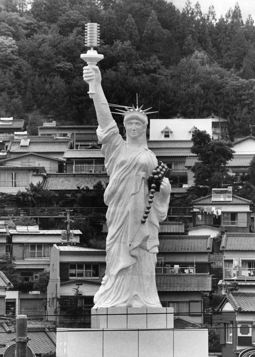 住宅街の女神像（1986年）―《あの日あの時》ちいきのおと(202)横内