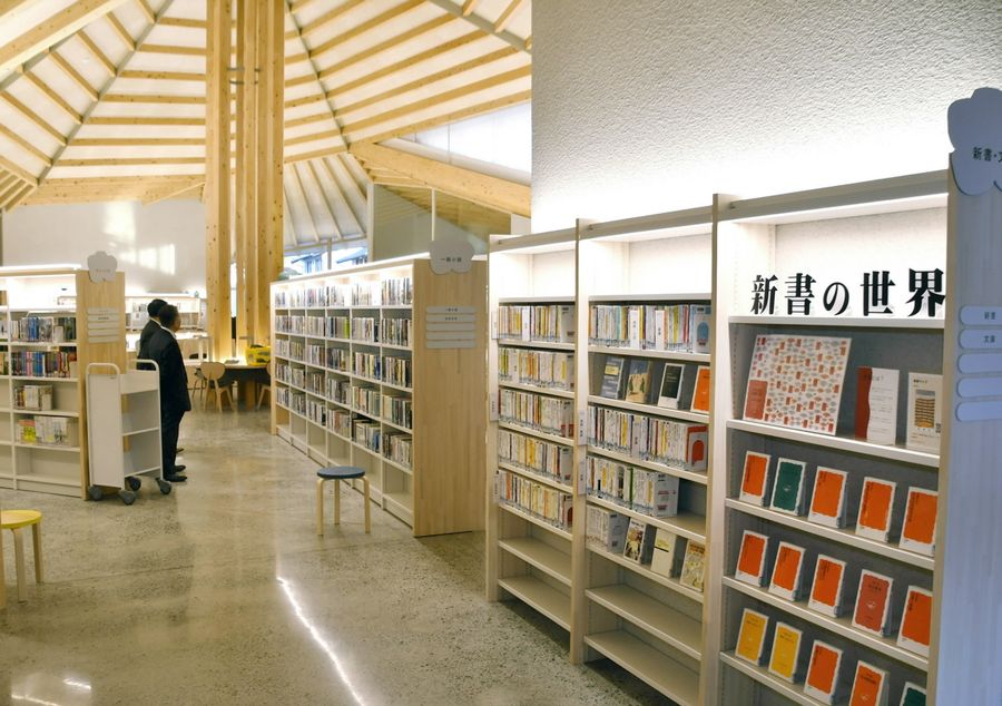 蔵書や席数などを大幅に増やして新築オープンする佐川町町立図書館「さくと」（写真はいずれも同町乙）