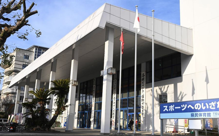 県が再整備の動きを進める県民体育館（高知市桟橋通２丁目）