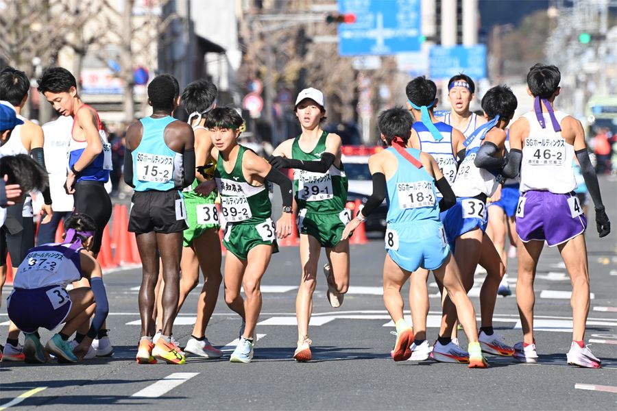 １区、高知農（ゼッケン３９）のたすきリレー