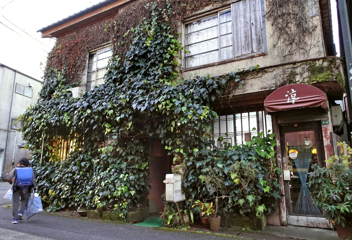 ツタの絡まる昭和な店で、こだわりの一杯コーヒー店「淳」60年