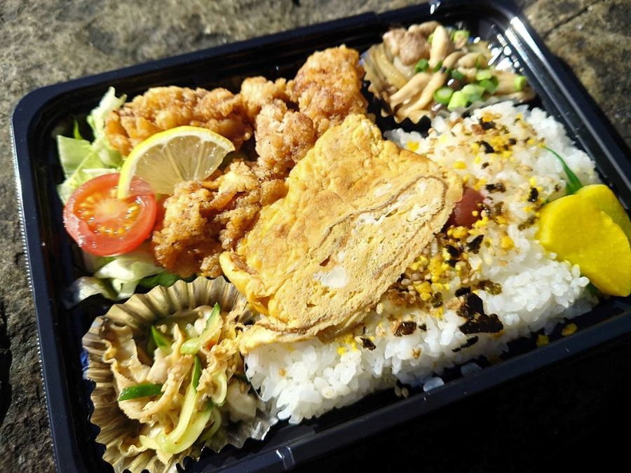 柏島の井上渡船の弁当。船頭の妻「のんちゃん」の手作りで、ファンも多い