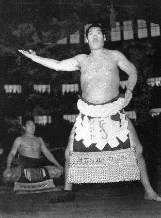 大相撲男女ノ川にもプロレス勧誘 力道山、初期の興行戦略 | 高知新聞