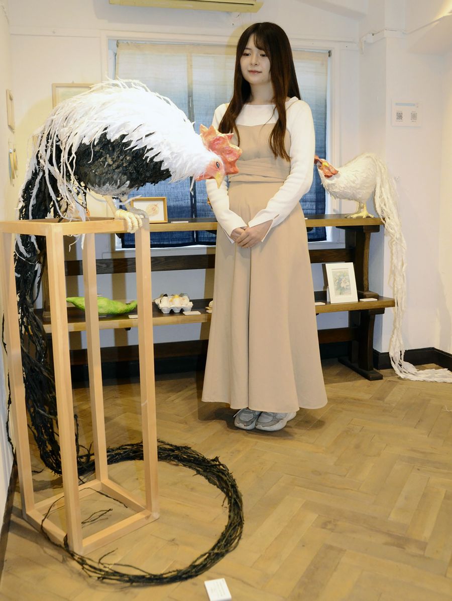 「和紙の可能性を知ってほしい」と話すヒガシモリナオ(東京都中央区)