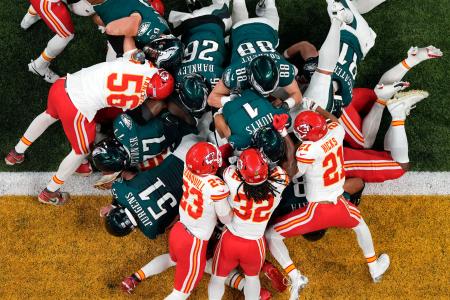 イーグルス2度目の制覇 NFLスーパーボウル | 高知新聞