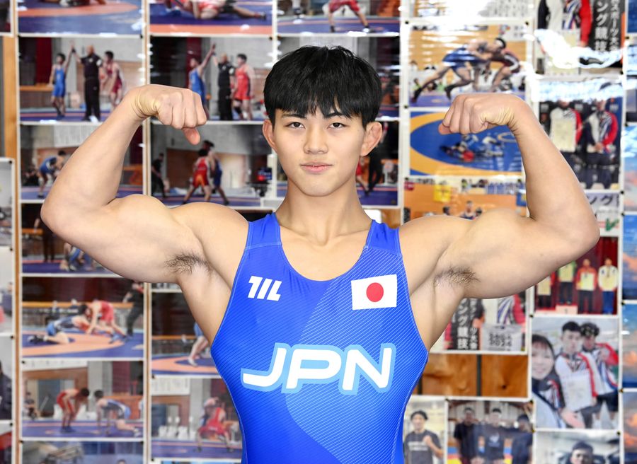 大学での目標は３５０キロのバーベルを持ち上げること。「人間を卒業します」（高岡高＝河本真澄撮影）