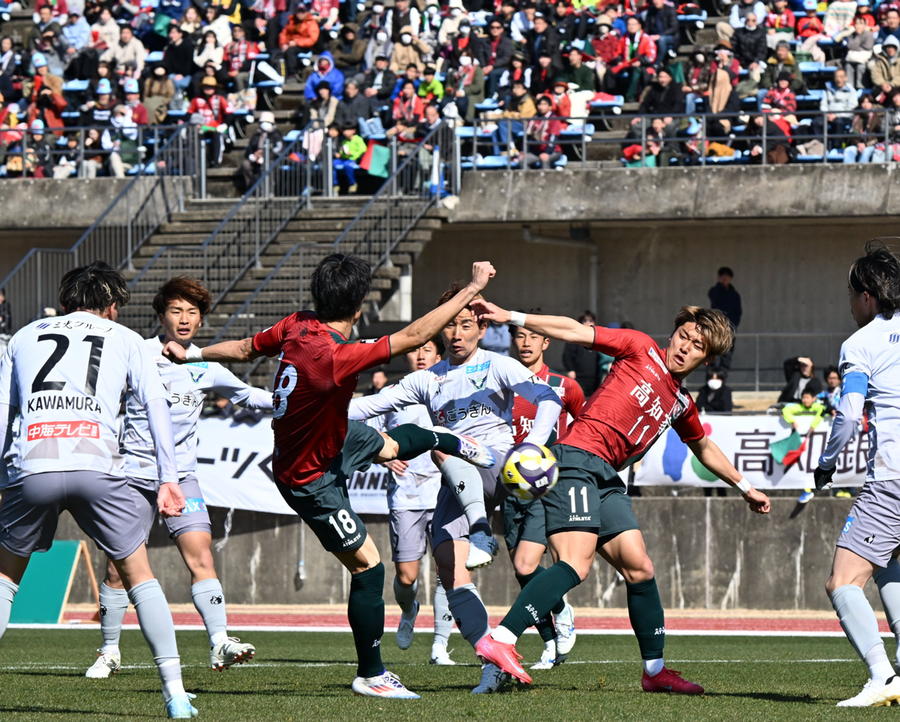春野陸上競技場で行われた高知ユナイテッドのホーム開幕戦