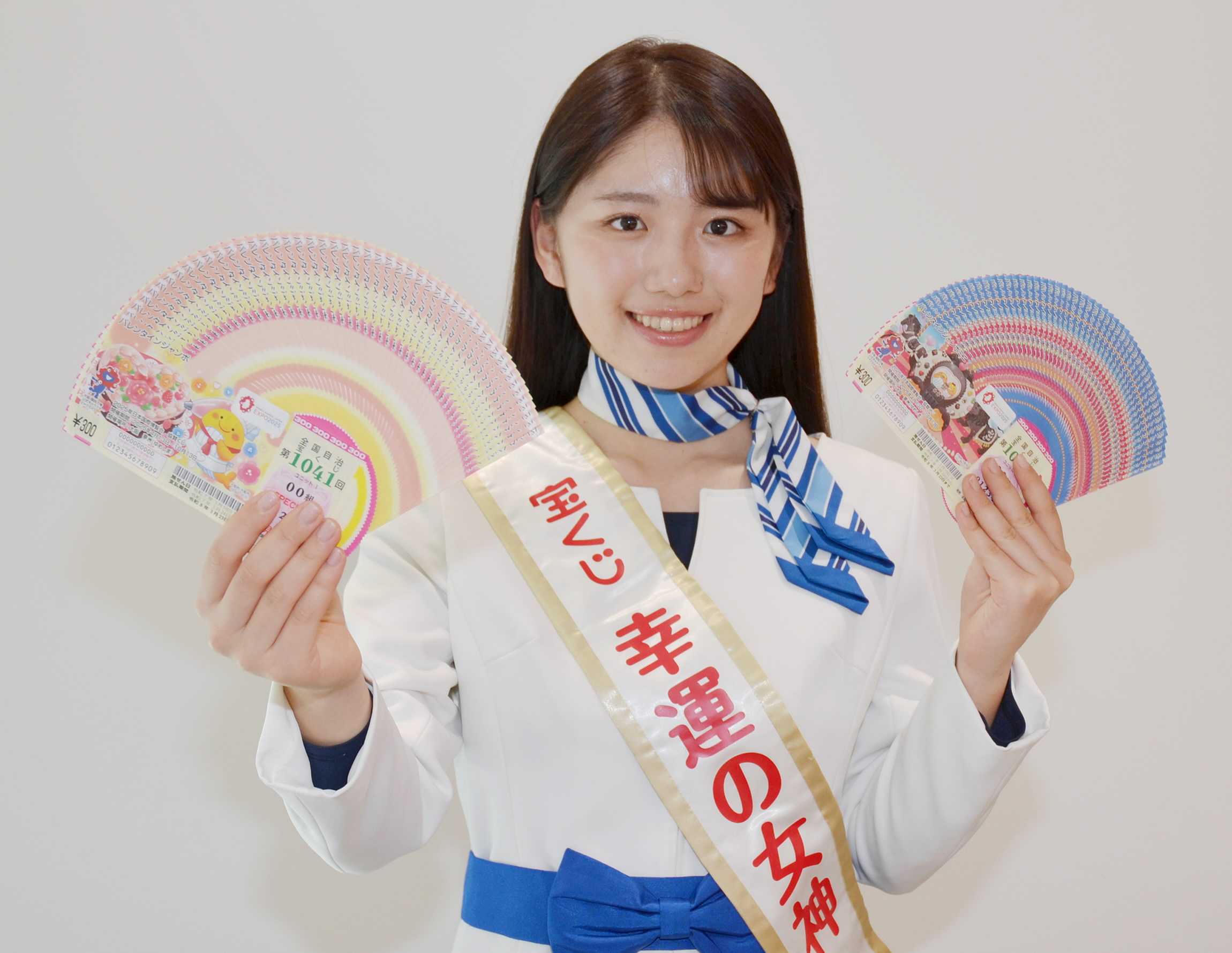 バレンタインジャンボ宝くじをPR 幸運の女神が来高 | 高知新聞