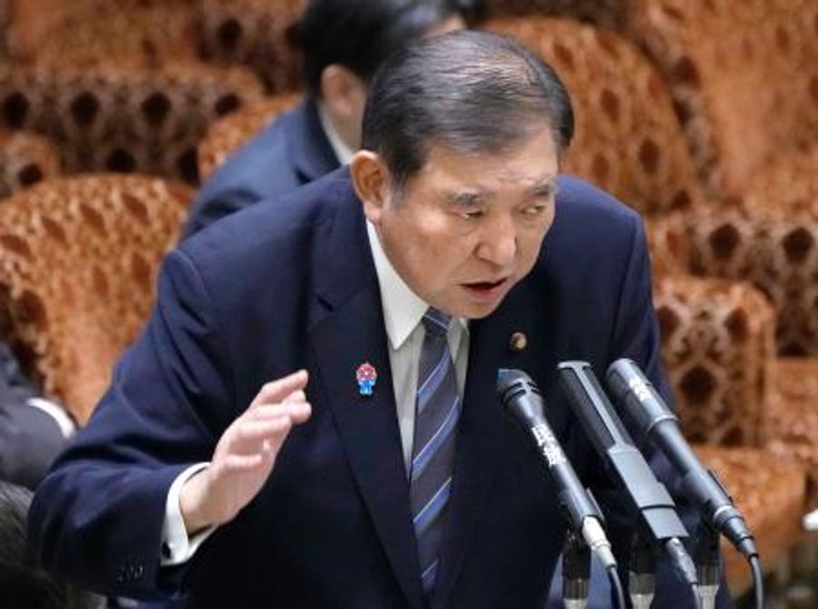 参院予算委の集中審議で答弁する石破首相＝１４日午後