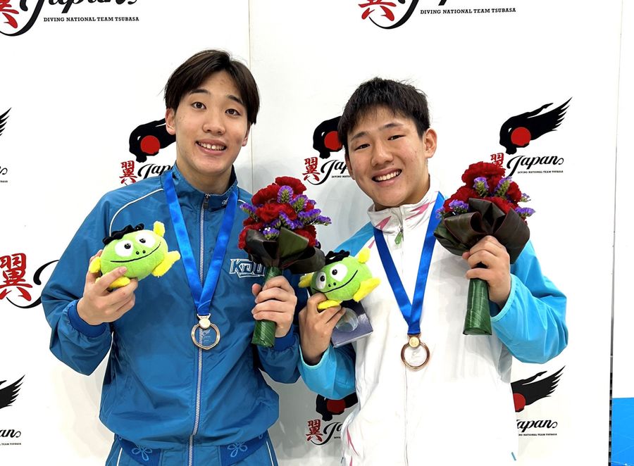 男子シンクロ板飛び込みで二羽倖駕＝左＝と組んで３位に入った高知ＳＣの瓶子礼智（東京アクアティクスセンター）